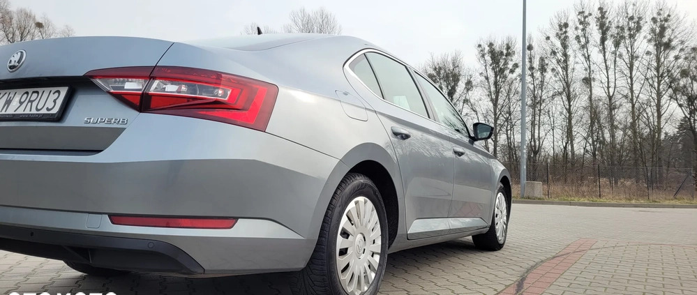 Skoda Superb cena 68500 przebieg: 273071, rok produkcji 2017 z Kwidzyn małe 407